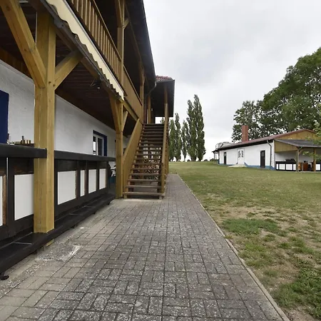 Luxurioese In Mit Garten, Cleaning Included Апартаменты